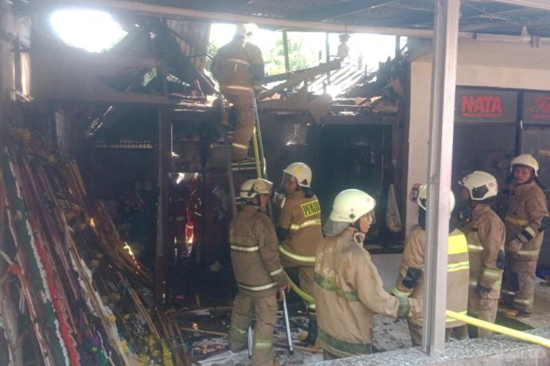 <p>Kebakaran di Halim Perdanakusuma Berhasil Dipadamkan Petugas</p>