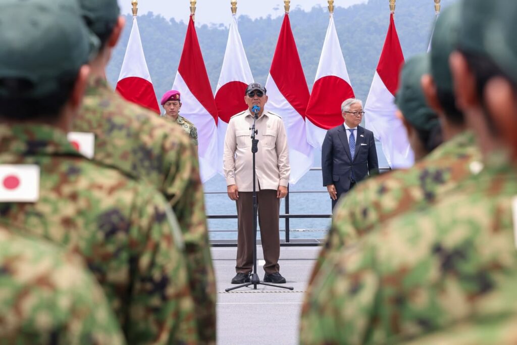 Menhan Sjafrie Sjamsoeddin menyampaikan sambutan di hadapan personel JMSDF