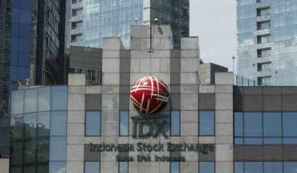 Gedung IDX Bursa Efek Indonesia saat IHSG jebol 5.000