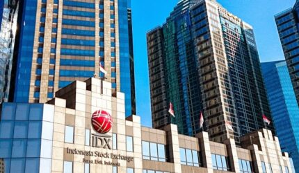 Gedung Bursa Efek Indonesia (BEI) saat IHSG anjlok 11,57 persen