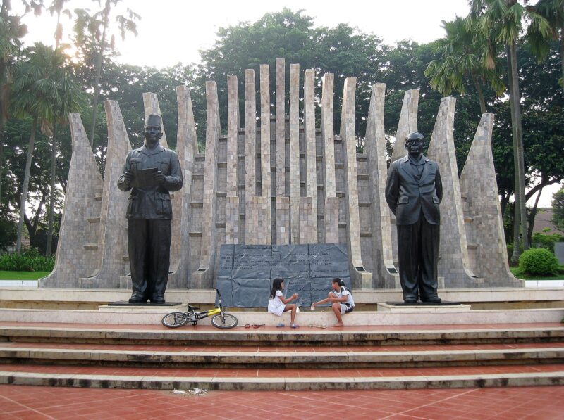 Tugu Proklamasi di Jalan Proklamasi, Jakarta Pusat, titik awal rangkaian aksi simbolik mahasiswa pada Selasa (20/10/2026). (Foto: Wikimedia Commons/Gunawan Kartapranata, CC BY-SA 3.0)