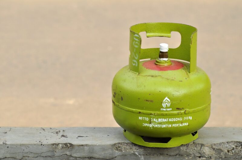 Ilustrasi tabung gas elpiji 3 kg. Ledakan di Pasar Cimanggis diduga berkaitan dengan tabung gas, namun penyebab pastinya masih diselidiki polisi.